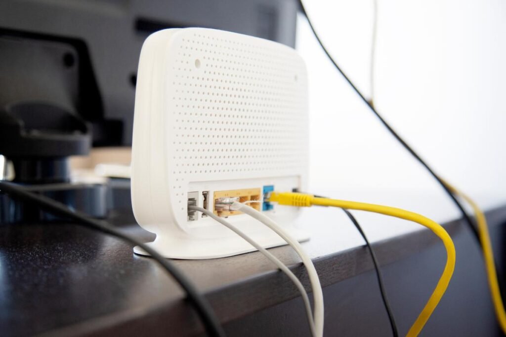 como tirar o cabo de fibra óptica do modem (3)