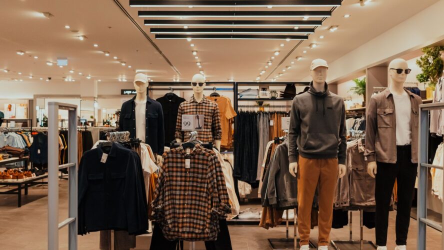 Como usar camisa masculina por dentro ou por fora da calça